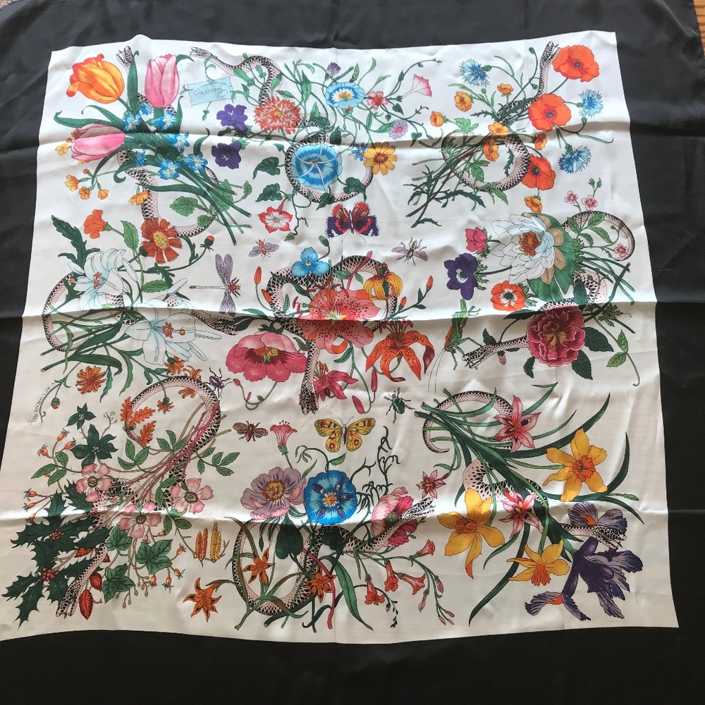 NWT Gucci Floral Silk Scarf Black Border Snakes Insects V Accornero